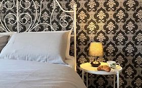 Emanuele Room